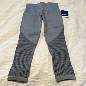 NWT Joy Lab midrise legging seamlessly knit size extra small 3/4 length